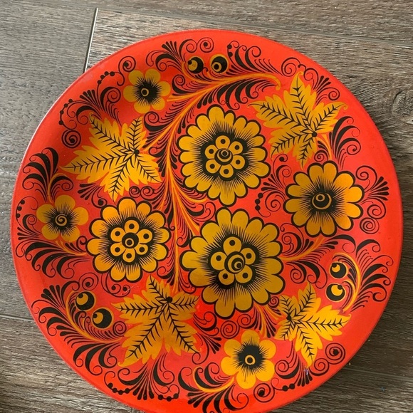 Hands painting plate - Picture 3 of 5